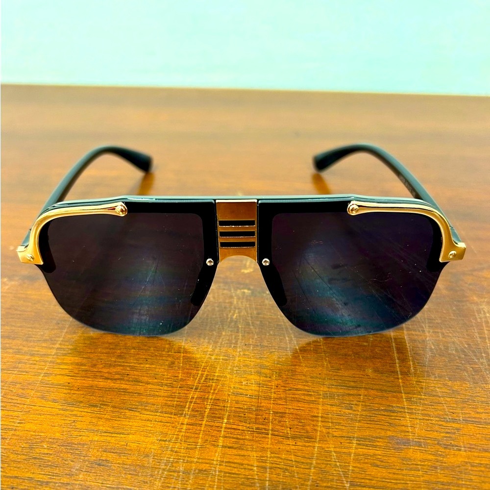 New Fashion Sunglasses with Gold Accent Details in Black